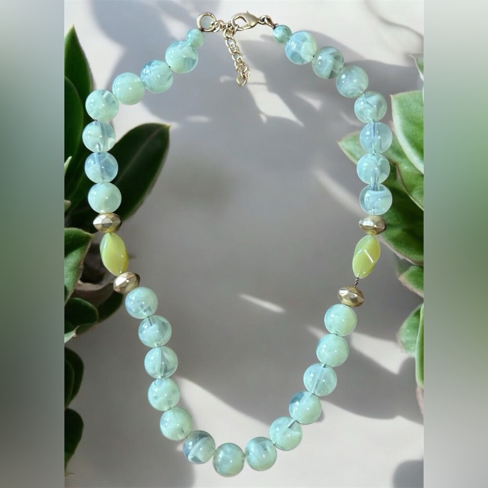 Elegant Green Vintage Beaded Necklace
